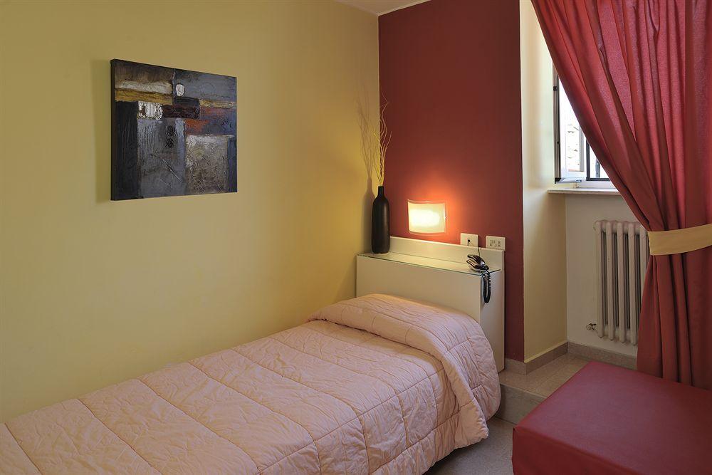 Hotel Eden Pérouse Extérieur photo