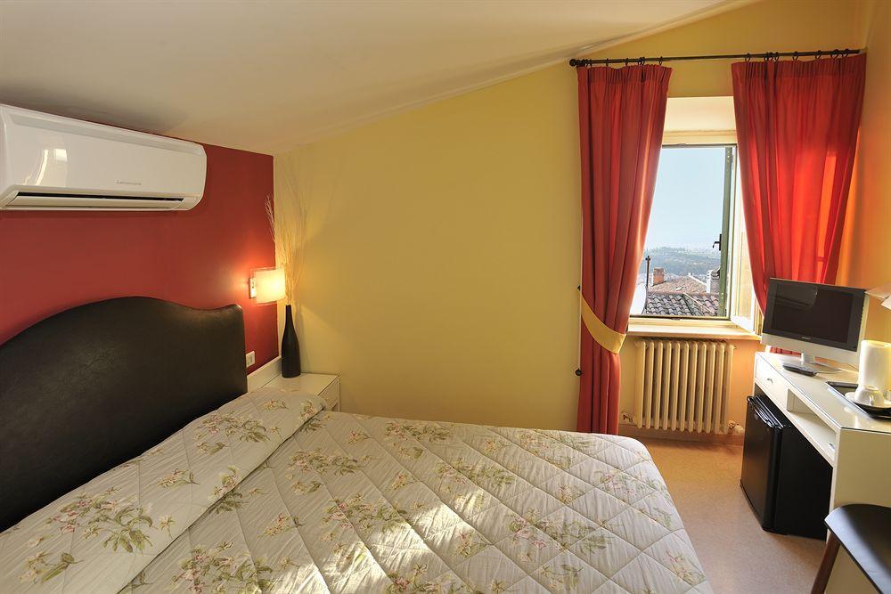 Hotel Eden Pérouse Extérieur photo